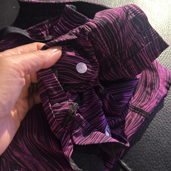 Lululemon reversible 2 in 1 drawstring jogger shorts - Picture 5 of 5